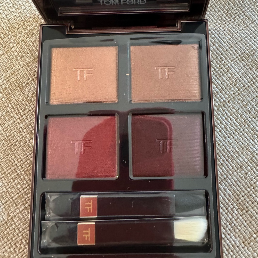 TOM FORD eye color quad honeymoon. New with cover and  box